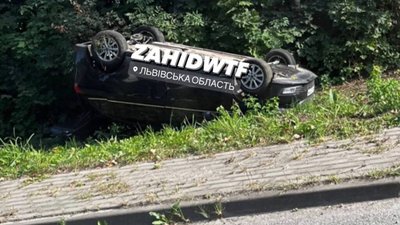 На Львівщині перекинувся автомобіль (ФОТО)
