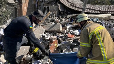 У Бахмуті окупанти поцілили в готель: є загиблі й поранені