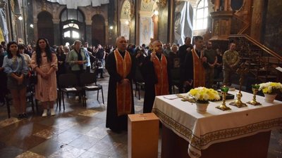 У День Героїв родинам загиблих Воїнів вручили ордени «Хрест Героя»