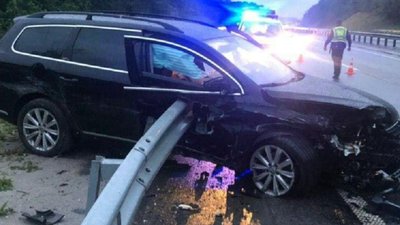 Біля Львова легковик напоровся на відбійник: тіло водія вирізали спецтехнікою (ФОТО)