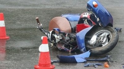 На Львівщині вантажівка в‘їхала у скутер, яким їхали двоє школярів: постраждалих дітей госпіталізовано