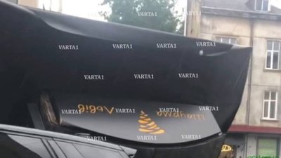 У Львові кіоск пошкодив автомобіль