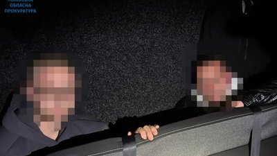 45-річний мешканець Дніпропетровщини відправляв чоловіків за кордон (ФОТО)
