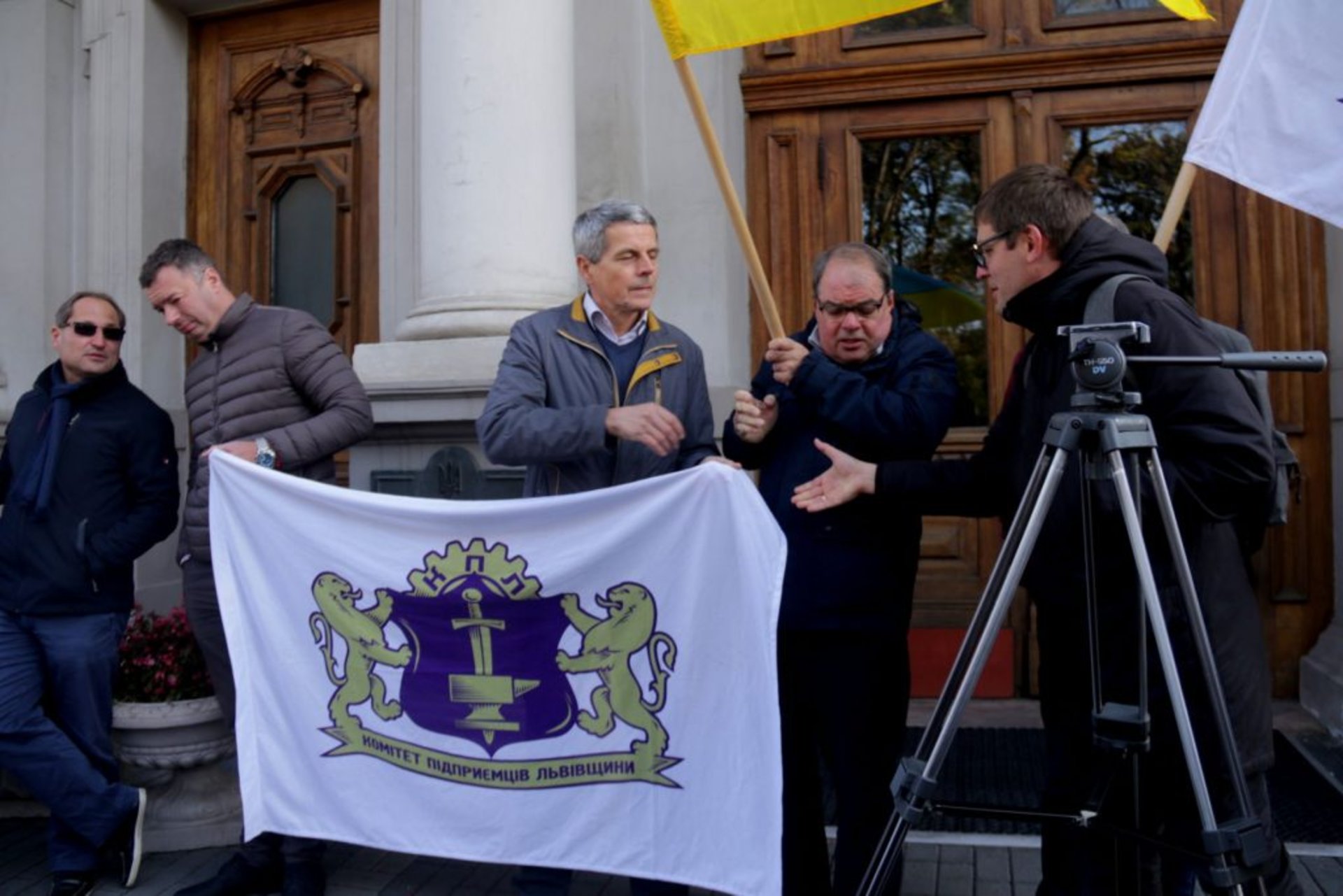 Підприємці пікетували Львівську ОДА. Фото 4studio