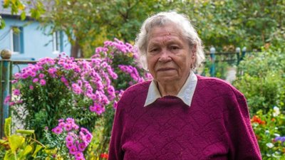 91-річна зв'язкова УПА віддала сукню із заслання для маскувальних сіток