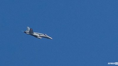 У небі над Львівщиною літали винищувачі Су-27 та CF-18 Hornet (ФОТО)