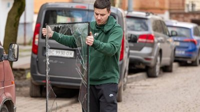 Козицький оприлюднив нові фото наслідків ракетної атаки на Львів