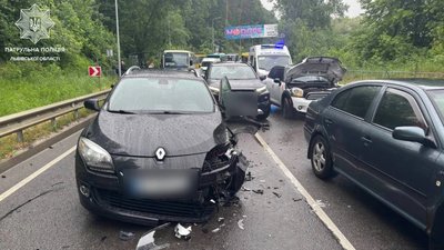Внаслідок ДТП у Винниківському лісі є травмовані