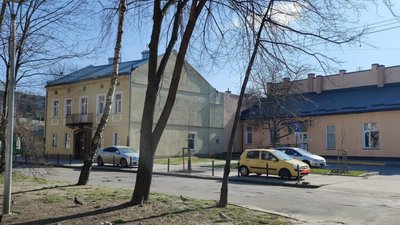У Львові водії оминають улюблені стовпчики Садового (ФОТО)