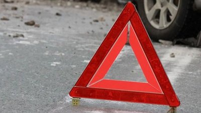 На Львівщині мікроавтобус злетів з дороги і в‘їхав у житловий будинок