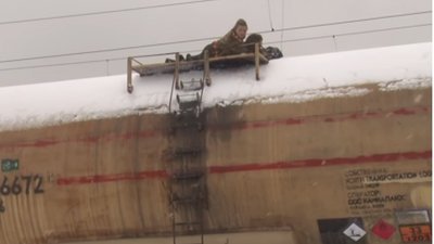 У Львові на території товарного парку залізниці постраждала жителька Франківщини та її приятель з міста Суми (ВІДЕО)
