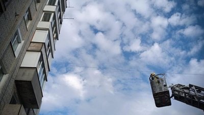Вранці у Стрию екстрені служби визволяли немовля із зачиненої квартири