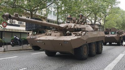Франція оголосила приблизні терміни постачання танків AMX-10 RC Україні