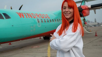 Під час рейсів авіакомпанії WINDROSE зачитали вірші (ВІДЕО)