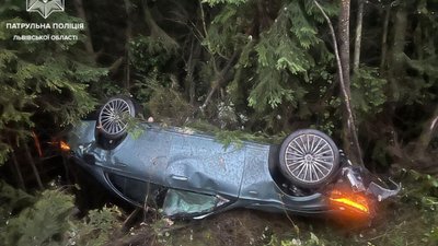 На Львівщині перекинувся автомобіль