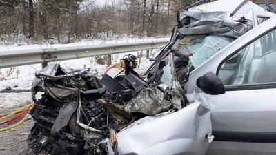 На Рівненщині у вантажівку, якою керував волинянин, в'їхав автомобіль