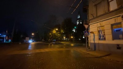У Львові на перехресті двох вулиць виявили суперечливі дорожні знаки (ФОТО)