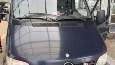 На кордоні з Польщею затримали мікроавтобус з ознаками знищення VIN-коду (ФОТО)