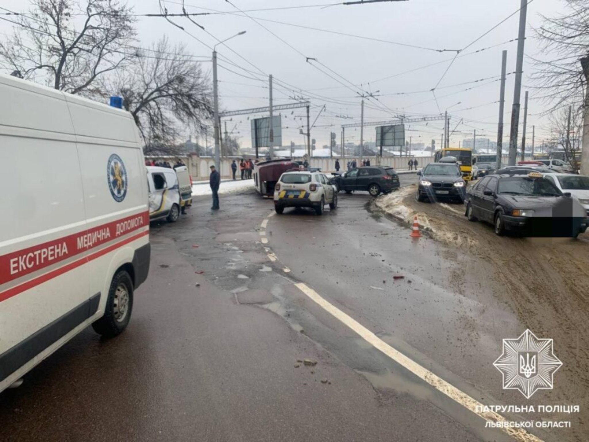 У Львові перекинувся автомобіль