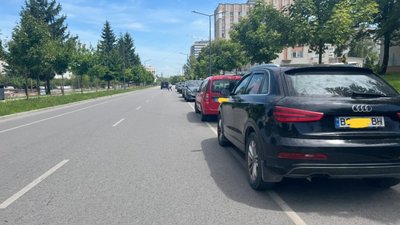 У Львові паркуються на велодоріжці (ФОТО)