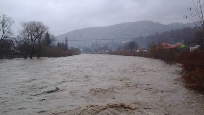 Львівщину заливає: у Стрийському районі річка вийшла з берегів, підтоплено будівлі і присадибні ділянки