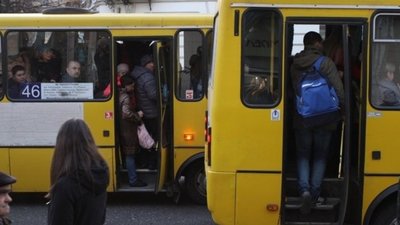 Шмигаль дозволив водіям маршруток перевозити більшу кількість пасажирів