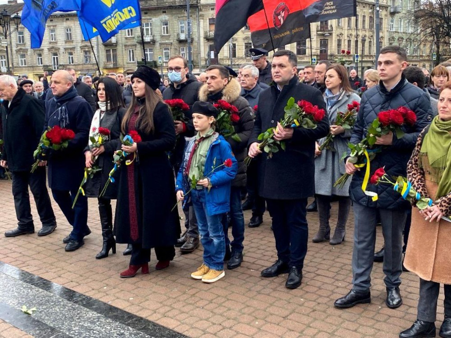 Садовий, Козицький і Гримак не прийшли покладати квіти до пам’ятника Степану Бандері, фото ЛМР