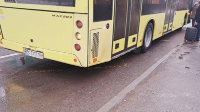 У Львові водії Садового не відкривають усі двері у комунальних автобусах (ФОТО)