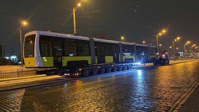 У Львові на лінію виїхав новий п’ятисекційний трамвай «Електрон» (ВІДЕО)