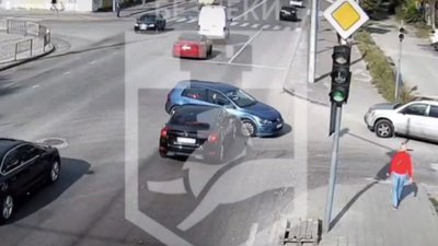 У Львові мало не перекинувся автомобіль (ВІДЕО)