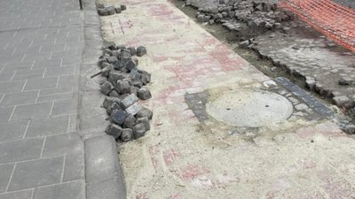 У Львові знову вкрали бруківку (ФОТО)