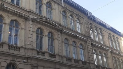 У Львові бурульки нависають над школою та пішохідним переходом (ФОТО)