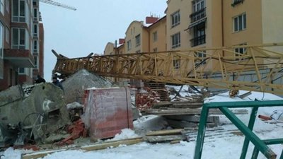 На будмайданчику у Львові металева конструкція вбила юнака