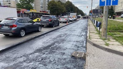 У Львові ремонтують асфальт на Володимира Великого (ФОТО)