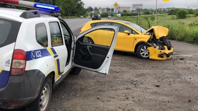 На Львівщині сталося зіткнення мікроавтобуса з легковиком (ВІДЕО)