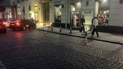 У Львові виникла дивна ситуація із паркуванням
