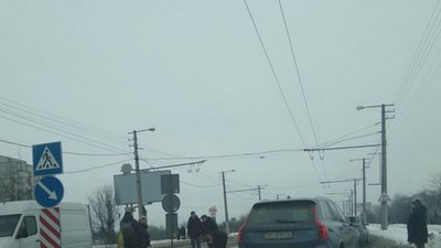 Жахливе ДТП на пішохідному переході у Львові: жінку від удару підкинуло і перекрутило у повітрі