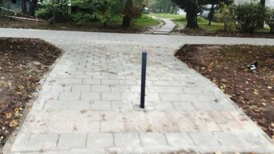 У Львові пішоходам заважає стовп