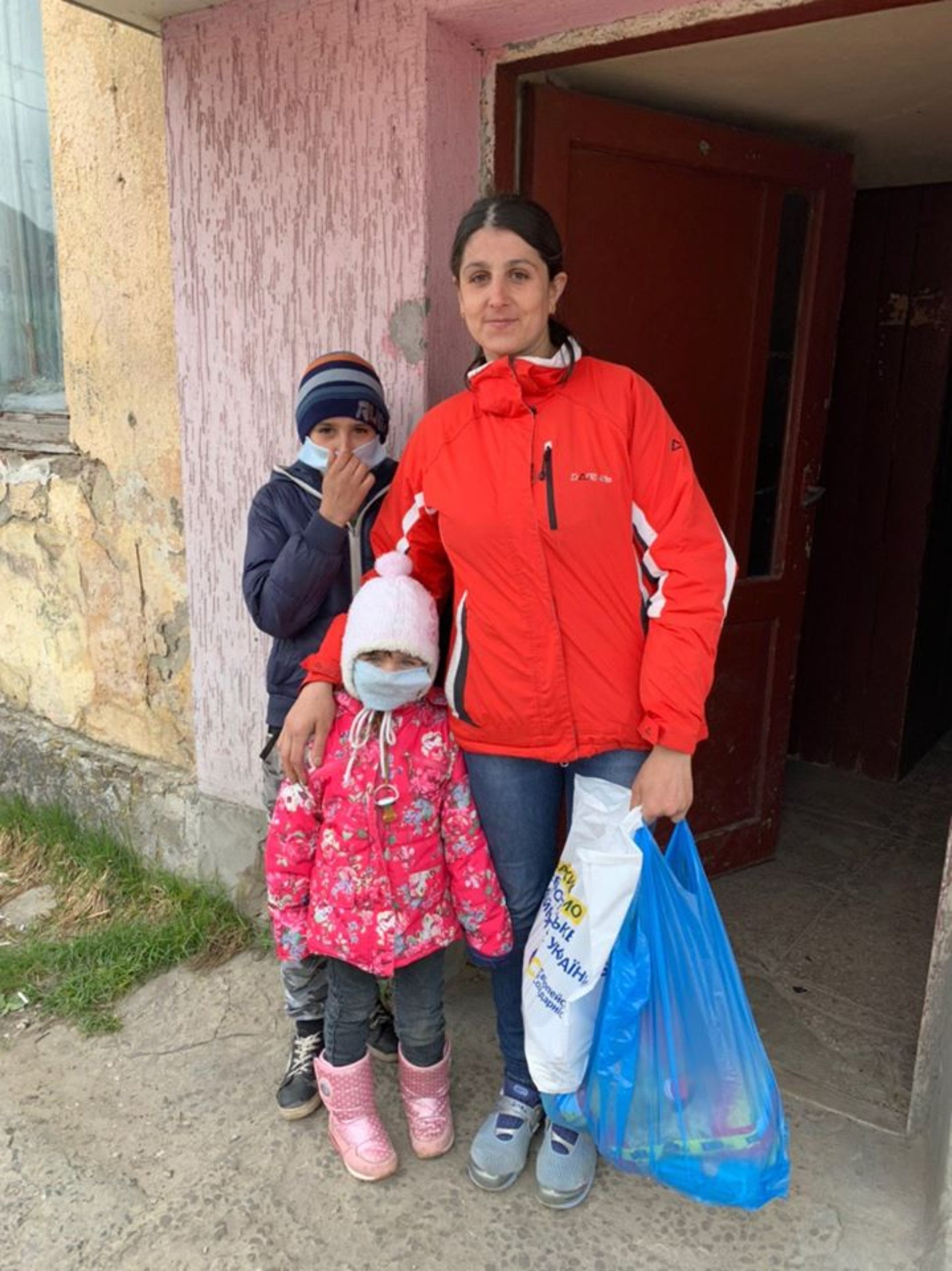На Яворівщині подбали про найбільш соціально незахищених мешканців. Фото: Івано-Франківська сільська рада.