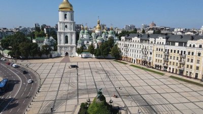 У Києві пошкодили покриття Софіївської площі (ФОТО, ВІДЕО)