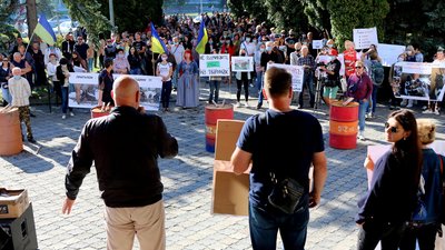 У Львові знову пікетують Садового (ФОТО, ВІДЕО)