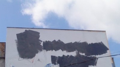 У Львові зафарбували зображення претендента на посаду Президента