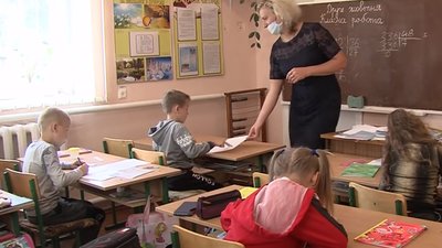 На Рівненщині дві вчительки побилися на очах у першокласників (ВІДЕО)