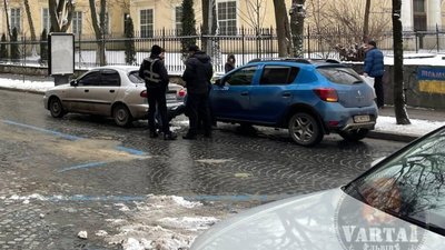 У центрі Львова не розминулись автомобілі (ФОТО)