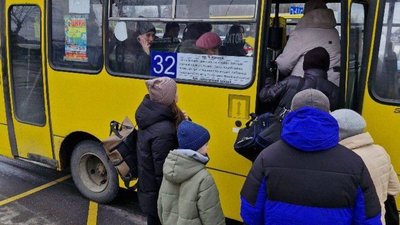 У Львові водії маршруток не вміють відкривати задні двері (ФОТО)