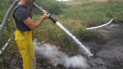 На Львівщині другу добу гасять торфовище (ФОТО)