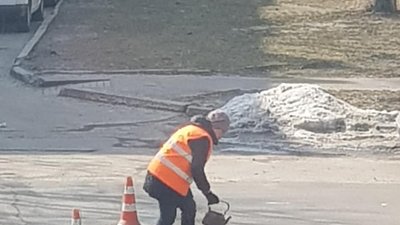 Як дорожники Львівщини проводять інноваційний ямковий ремонт (ФОТО)