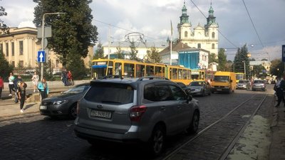 У Львові біля смітника знайшли підозрілий пакет (ФОТО)