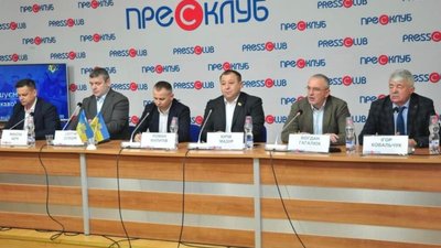 Від Гримак вимагають скликати позачергову сесію Львівської облради