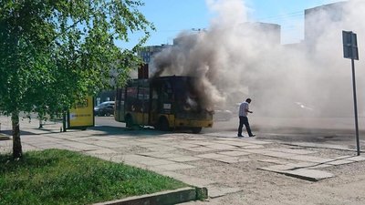 У Львові горить маршрутка (ФОТО)